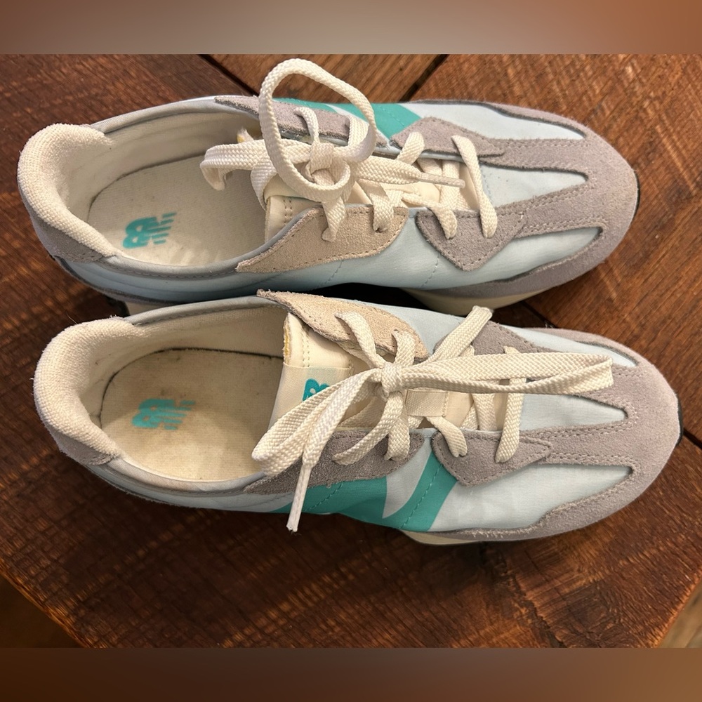 New Balance 327 Kids' Sneakers- Gray and Teal.  Kids size 7- Women’s  8.5 - Picture 3 of 7